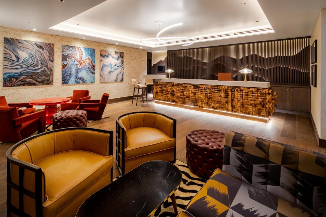 Five Zurich - Luxury City Resort Kültér fotó The lounge at the airport